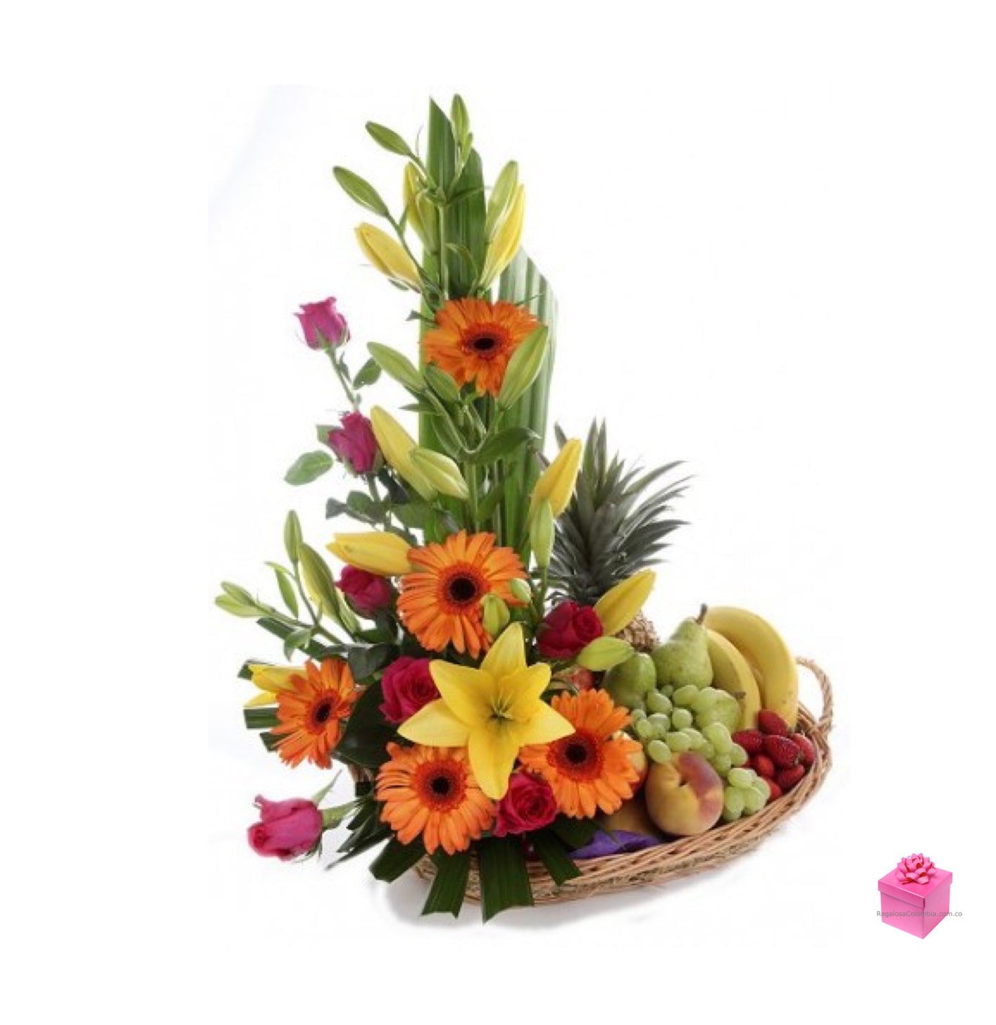 Ramo de flores y frutas Curaçao. Entregamos a domicilio en toda Colombia. Elaborado con 8 libras de frutas selectas surtidas y diseño floral en canasta. 