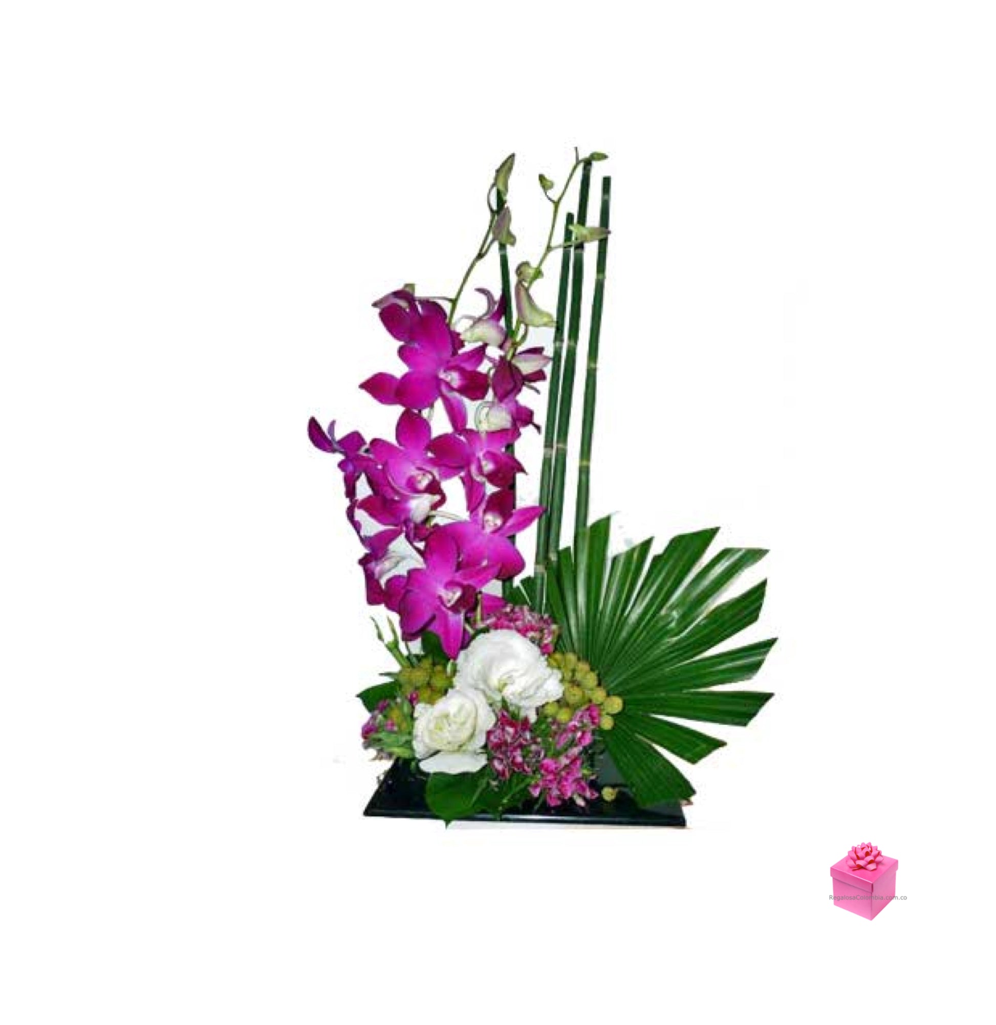 Envía este hermoso Arreglo floral Kioto minimalista con técnica japonesa ikebana a Colombia.  Arreglo de flores elaborado con delicadas orquideas, Rosas, hibiscus y hojas tropicales Envío de Flores a Colombia
