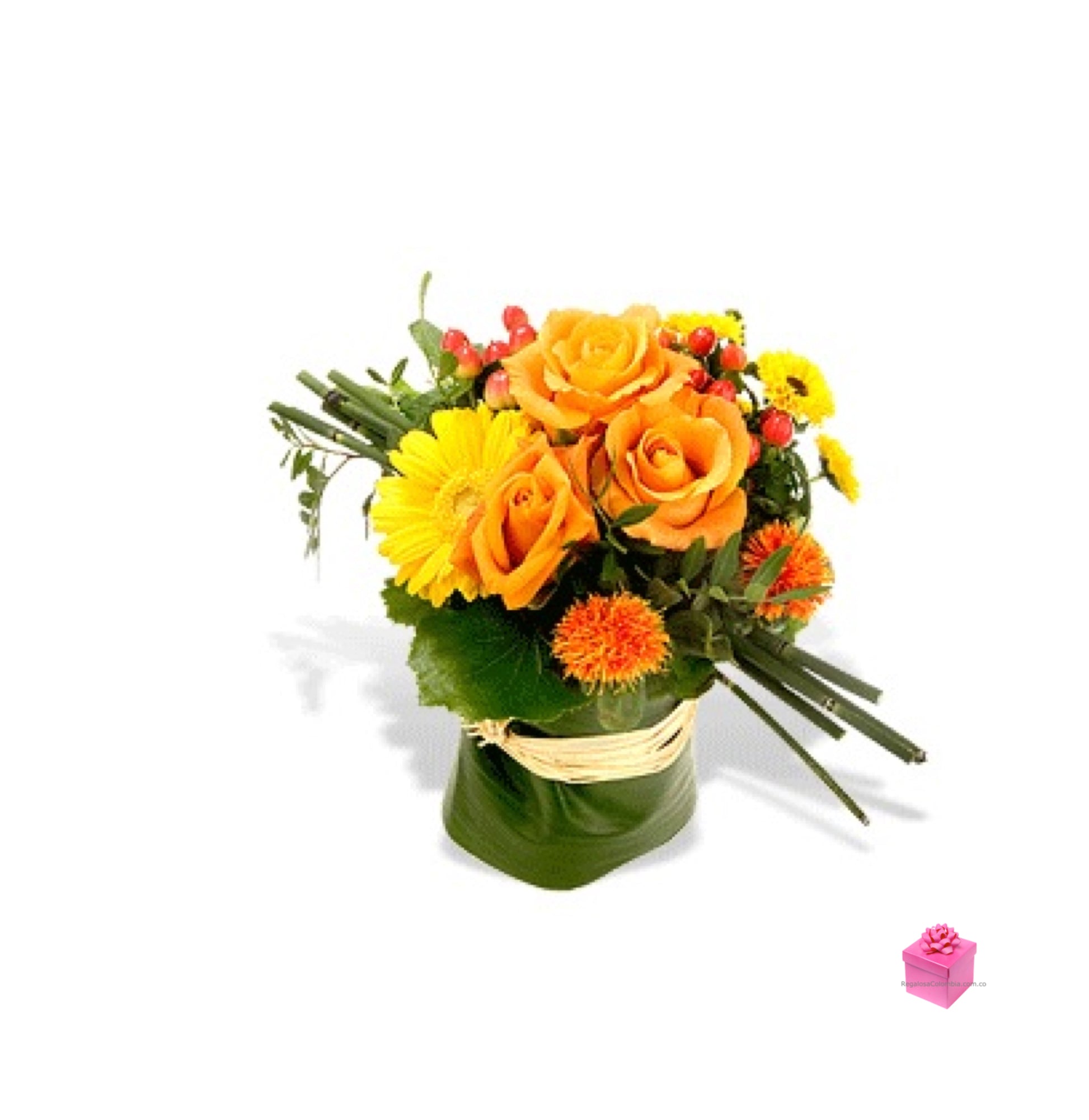 Kuber. Diseño minimalista de Rosas y gerberas, acompañadas de follaje tropical en un florero de cristal. Envío de Flores a Colombia